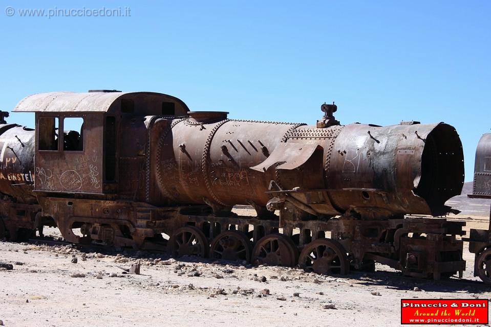 BOLIVIA - Uyuni - Cimitero delle locomotive - 06.jpg